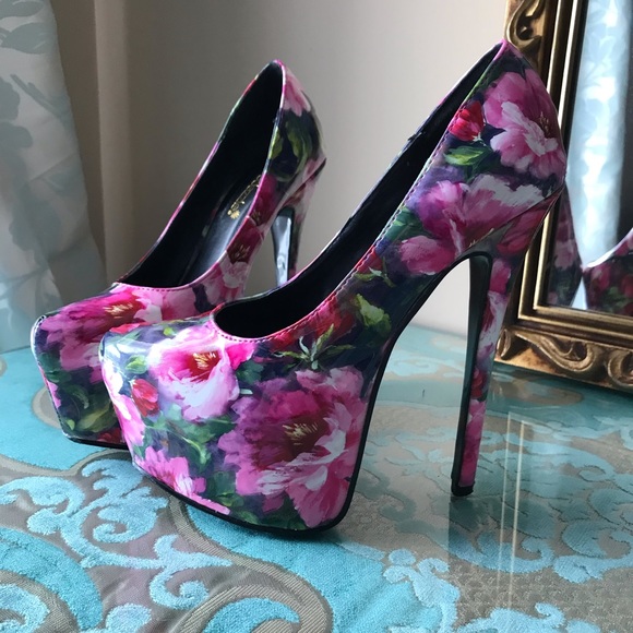 Shoe Dazzle Shoes - Worn 1x Gorgeous Floral Platform Heels